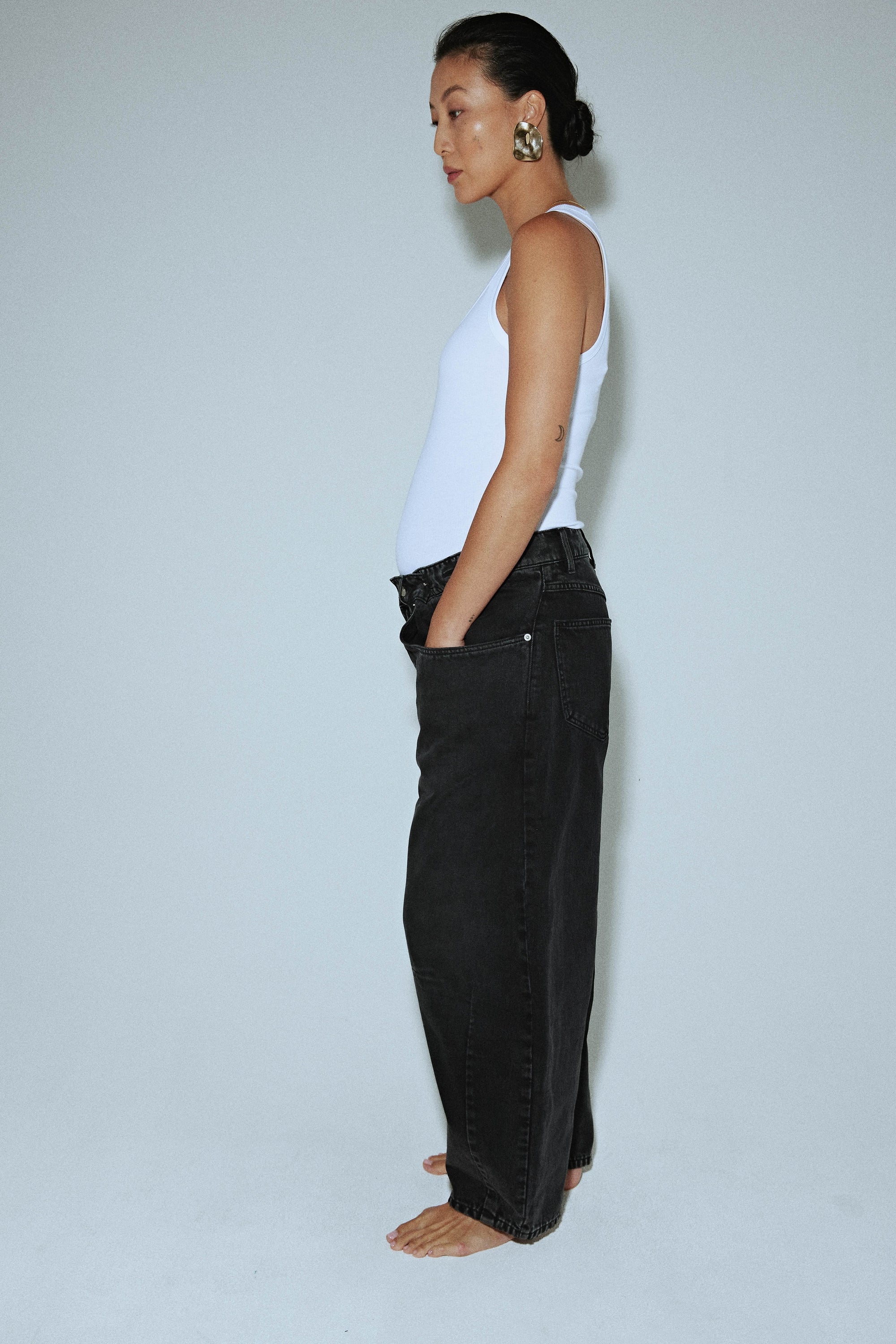 Barrel Leg Jean in Black