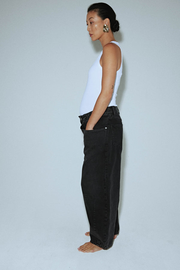 Barrel Leg Jean in Black