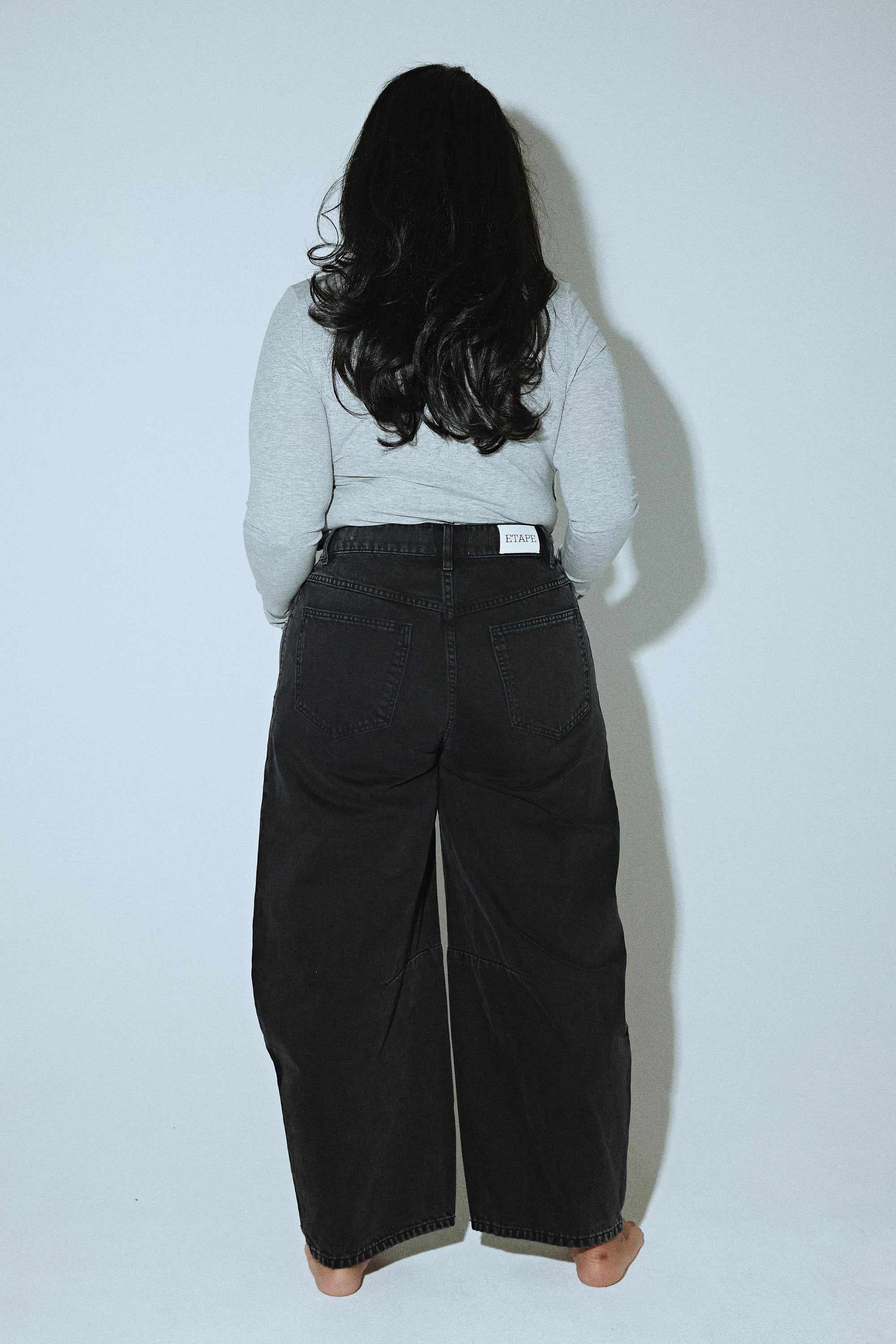 Barrel Leg Jean in Black